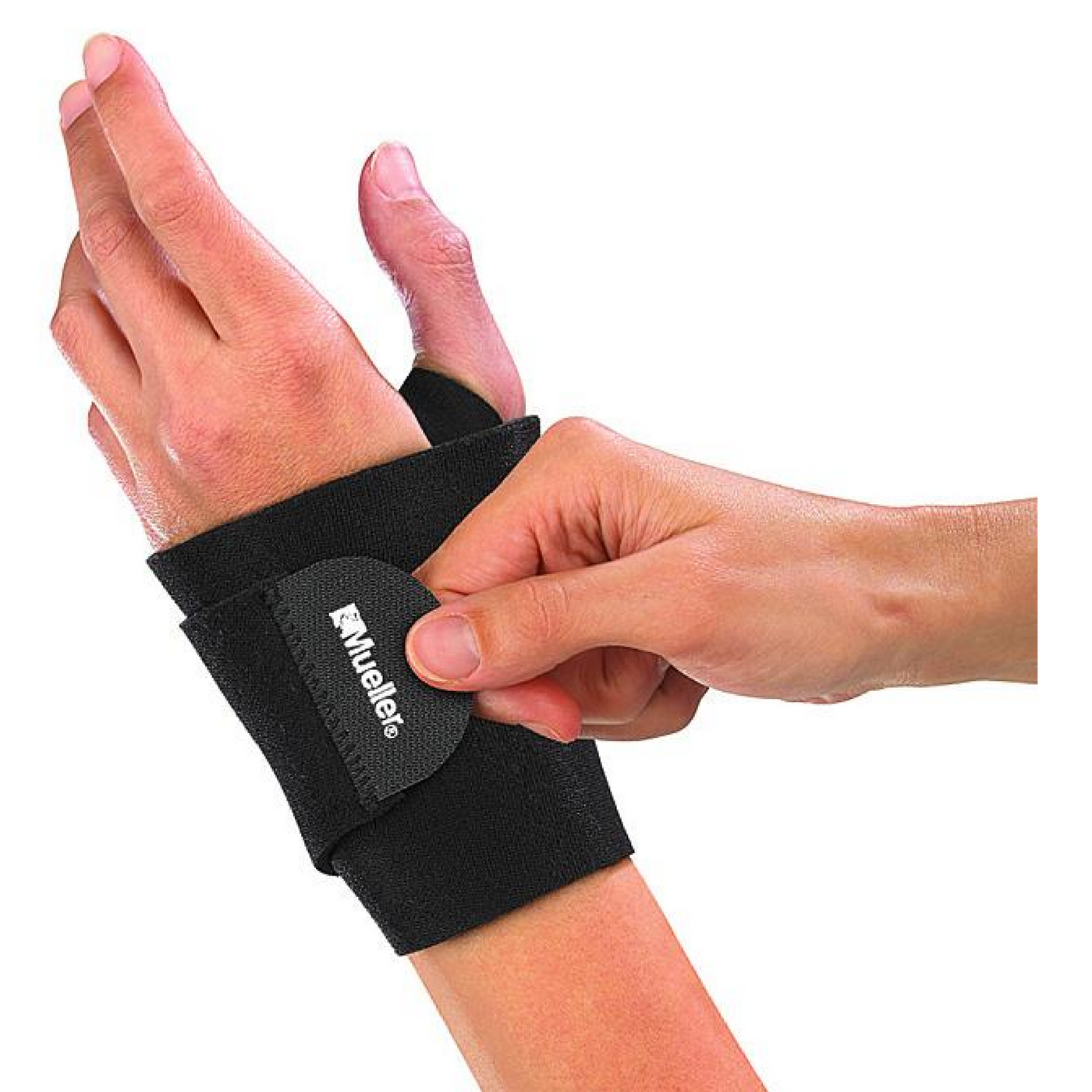 Mueller Wrist Support Wrap putting on